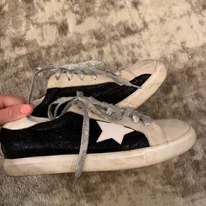 Nature breeze/ Steve Madden Sneakers